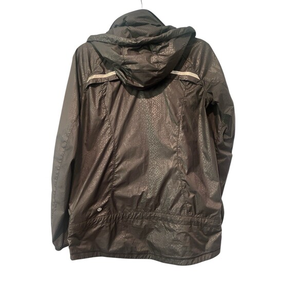 Lululemon Miss Misty Packable Jacket Windbreaker With Hood Snake Embossed Size 6 - Picture 5 of 6